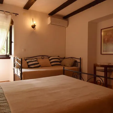 Leticia By Guide * クラリェヴィツァ